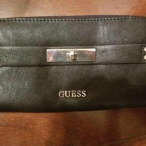 Guess clutch